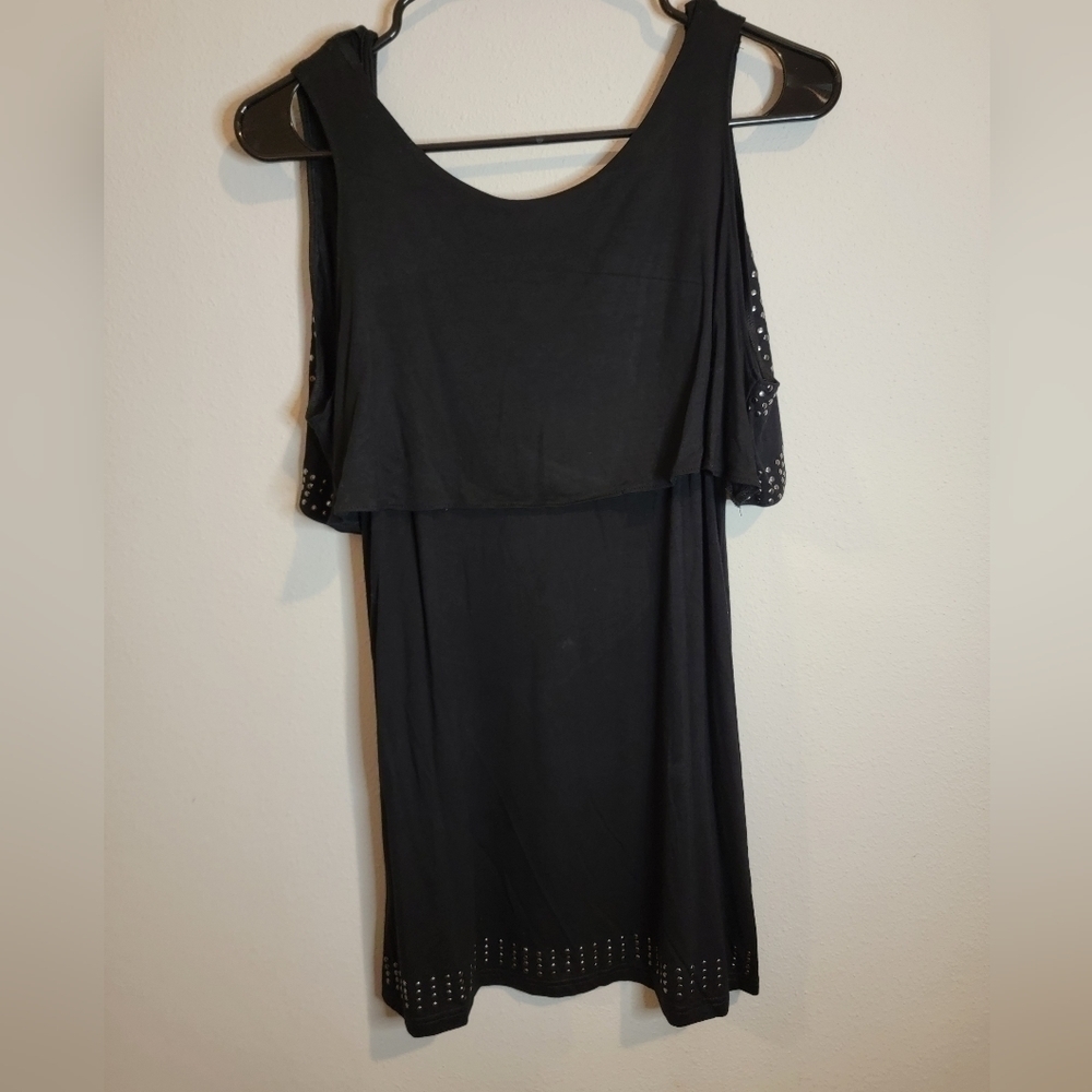 Blue Velvet NWT Black Studded Cold Shoulder top Size small - Picture 7 of 8